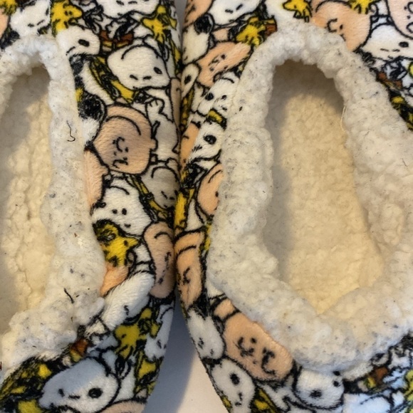 Peanuts Charlie, Charlie Brown and snoopy bedroom slippers size 8 to 8 1/2 half - Picture 3 of 4